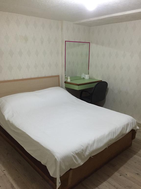 Chia Rong Hostel Tajpej Zewnętrze zdjęcie